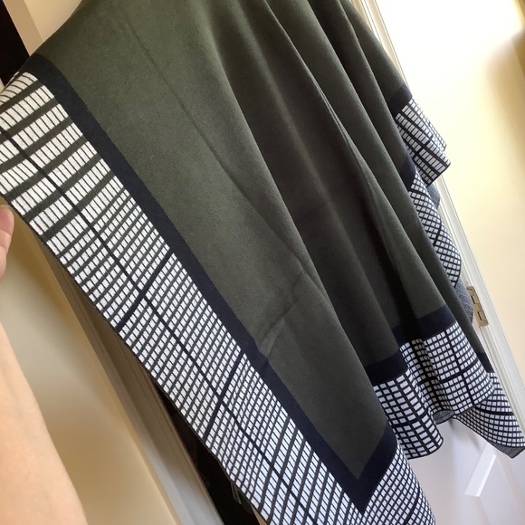 Patricia Nash Classic Crisscross Cape Dark Olive SZ M/L - Picture 13 of 16